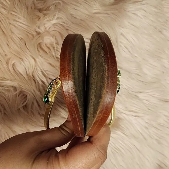 Trina Turk crystal bling pineapple flip flop sandals sz 8
