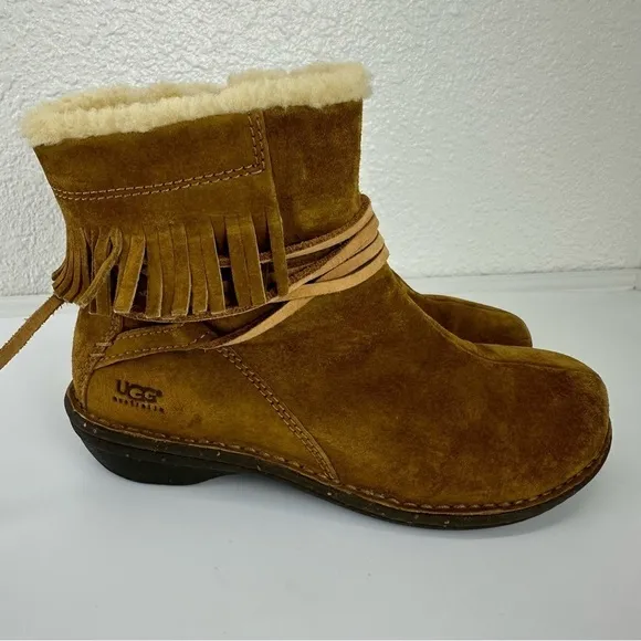 Ugg ankle Boots Gaviota Women 8 Rubber Sole Chestnut Structured Suede Fringe