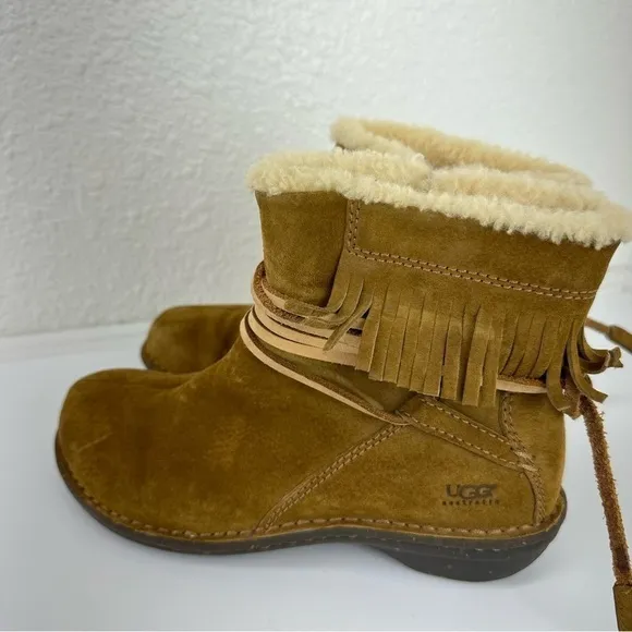 Ugg ankle Boots Gaviota Women 8 Rubber Sole Chestnut Structured Suede Fringe