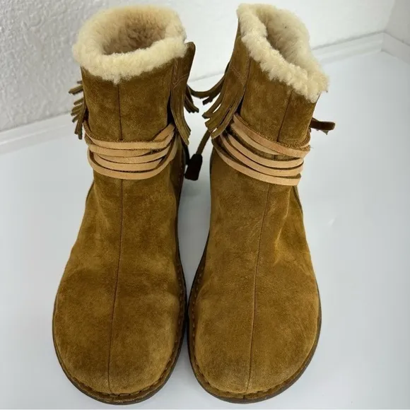 Ugg ankle Boots Gaviota Women 8 Rubber Sole Chestnut Structured Suede Fringe
