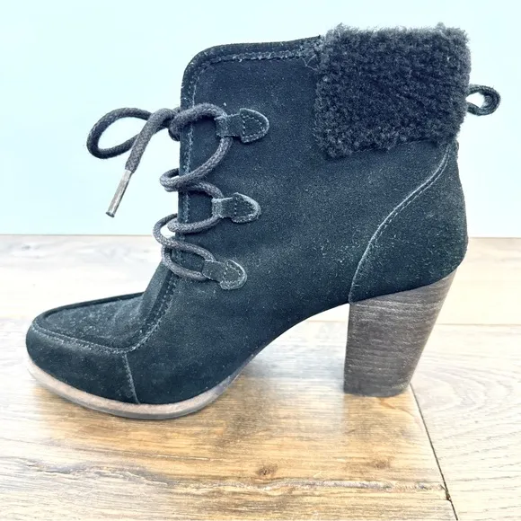 UGG Australia Analise Black Suede Ankle Booties Chunky Heel Lace Up Sheepskin 7