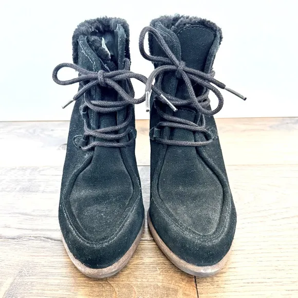 UGG Australia Analise Black Suede Ankle Booties Chunky Heel Lace Up Sheepskin 7