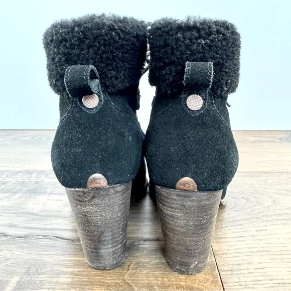 UGG Australia Analise Black Suede Ankle Booties Chunky Heel Lace Up Sheepskin 7