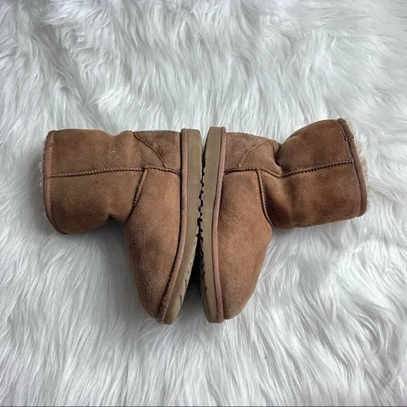 UGG Australia Little Kid’s Classic  Short Chestnut Boot Sz 3