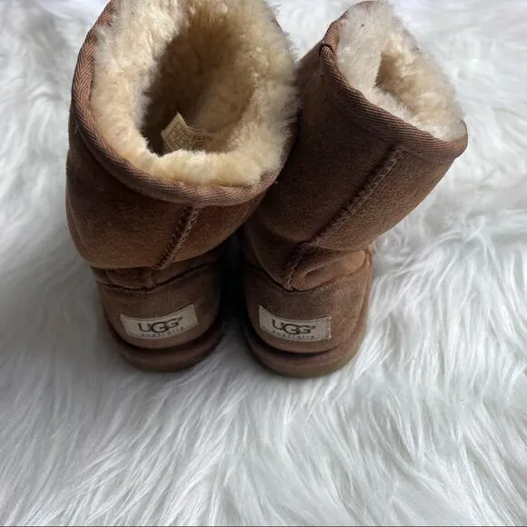 UGG Australia Little Kid’s Classic  Short Chestnut Boot Sz 3