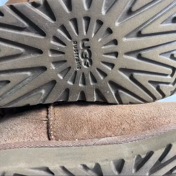 UGG Australia Little Kid’s Classic  Short Chestnut Boot Sz 3