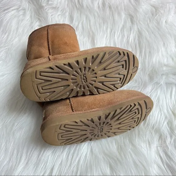 UGG Australia Little Kid’s Classic  Short Chestnut Boot Sz 3