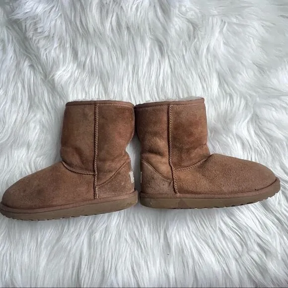 UGG Australia Little Kid’s Classic  Short Chestnut Boot Sz 3