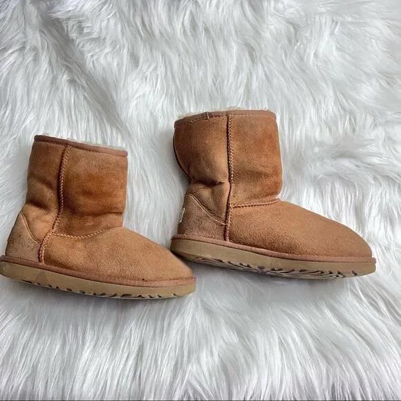 UGG Australia Little Kid’s Classic  Short Chestnut Boot Sz 3