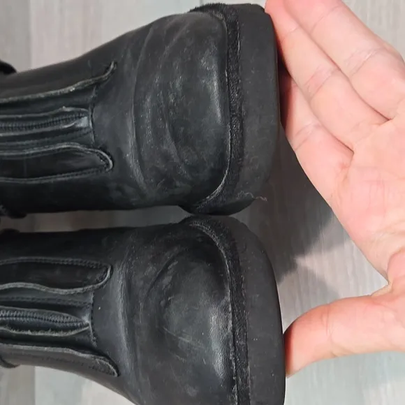 Ugg Australia Women's Ankle Leatger Black Shearling-Lined Boots Shoes Sz 7