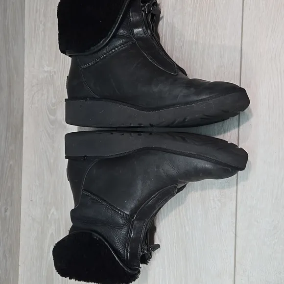 Ugg Australia Women's Ankle Leatger Black Shearling-Lined Boots Shoes Sz 7