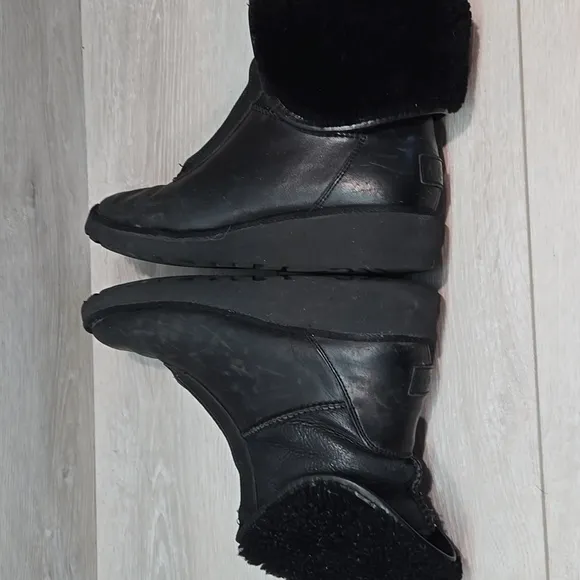 Ugg Australia Women's Ankle Leatger Black Shearling-Lined Boots Shoes Sz 7