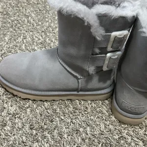 UGG Bailey Fashion Buckle color gray
