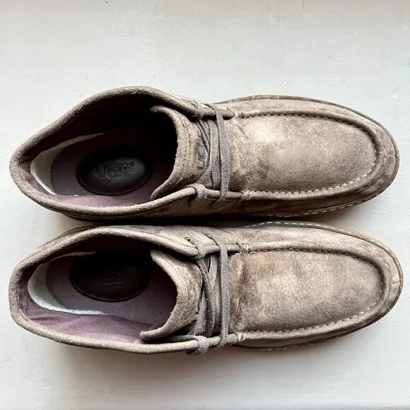 UGG Bayonne Taupe Brown Suede Lace Up Chukka Boots 1006048 Men’s US 9 EU 42