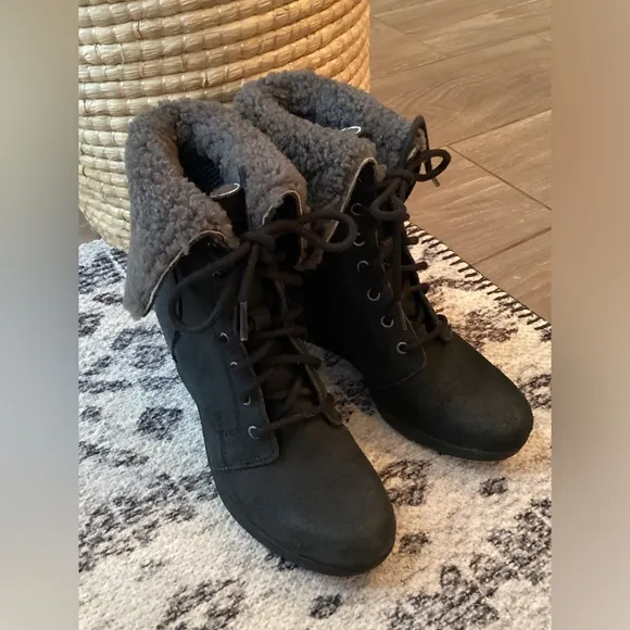 UGG Black Zea Lace Up Wedge Boots Size 7