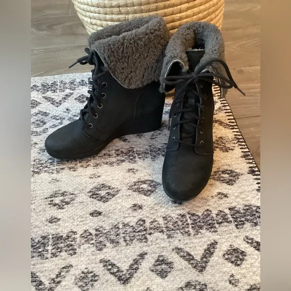 UGG Black Zea Lace Up Wedge Boots Size 7
