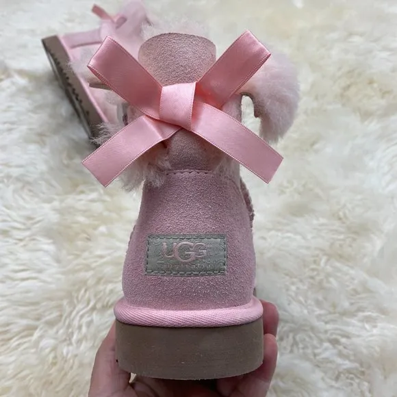 UGG BOOTS YOUTH SIZE 5 oritq very comfortable