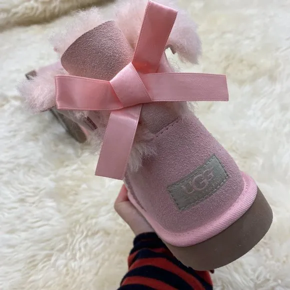 UGG BOOTS YOUTH SIZE 5 oritq very comfortable