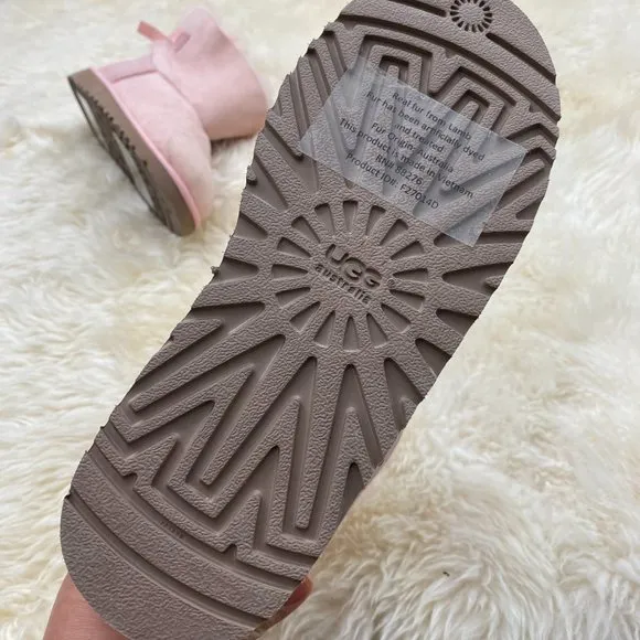 UGG BOOTS YOUTH SIZE 5 oritq very comfortable