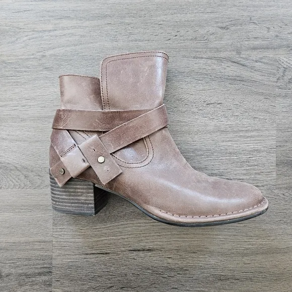 Ugg Brown Leather Elysian Ankle Booties Size 7.5/ EU Size 38.5