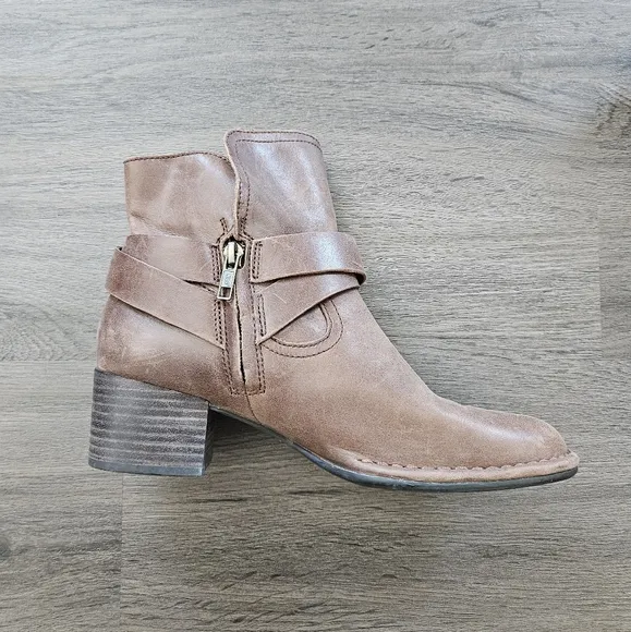 Ugg Brown Leather Elysian Ankle Booties Size 7.5/ EU Size 38.5