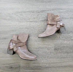 Ugg Brown Leather Elysian Ankle Booties Size 7.5/ EU Size 38.5