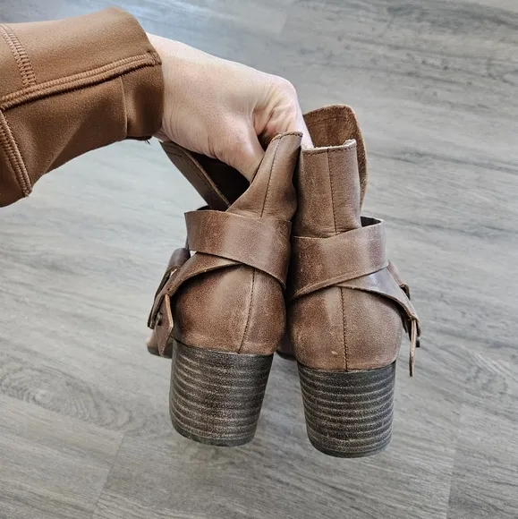 Ugg Brown Leather Elysian Ankle Booties Size 7.5/ EU Size 38.5