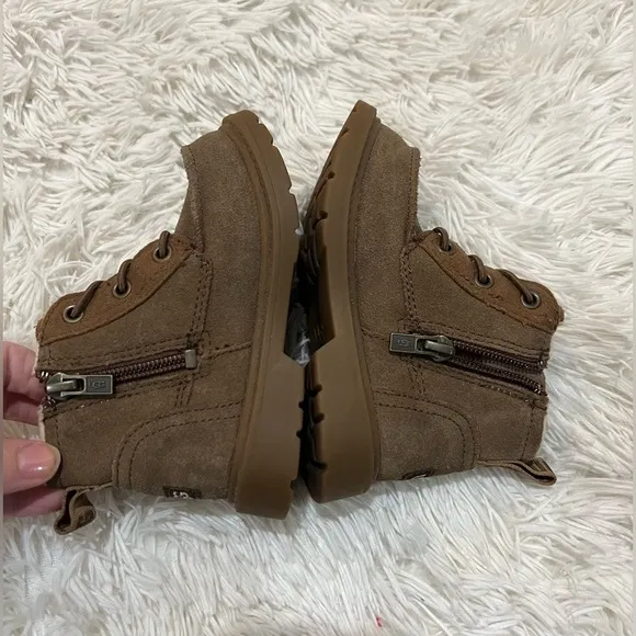 UGG Chelham Weather Toddler Boots - size 8