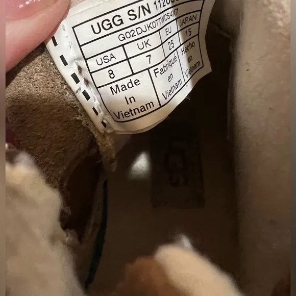 UGG Chelham Weather Toddler Boots - size 8