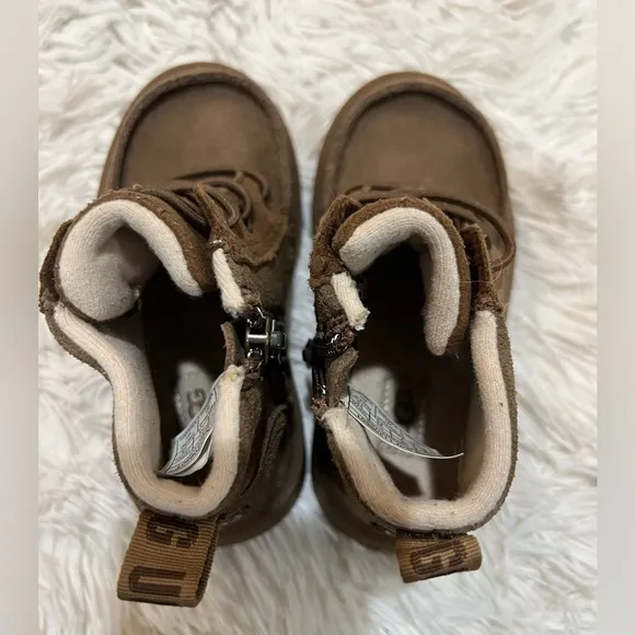 UGG Chelham Weather Toddler Boots - size 8