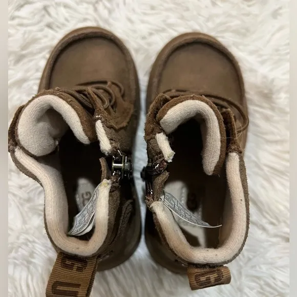 UGG Chelham Weather Toddler Boots - size 8
