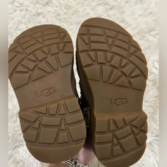 UGG Chelham Weather Toddler Boots - size 8