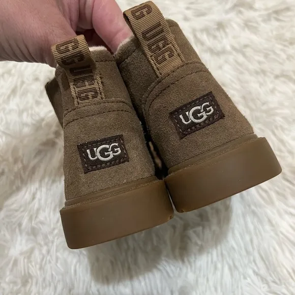 UGG Chelham Weather Toddler Boots - size 8