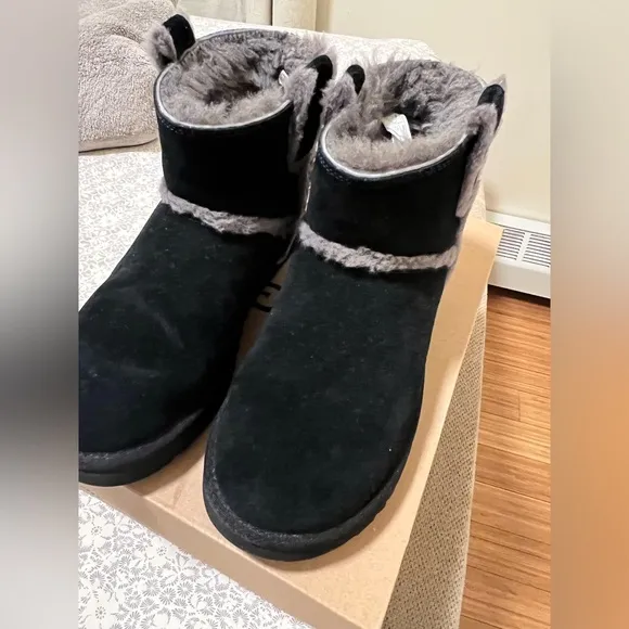 UGG Classic Mini Spill Seam Fleece Lined
