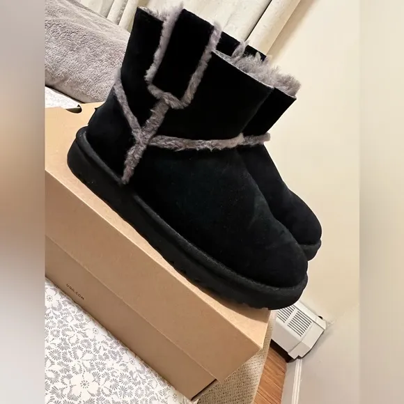 UGG Classic Mini Spill Seam Fleece Lined