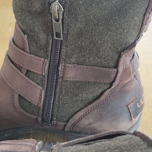 UGG  DISTRESSED LEATHER BOOTS