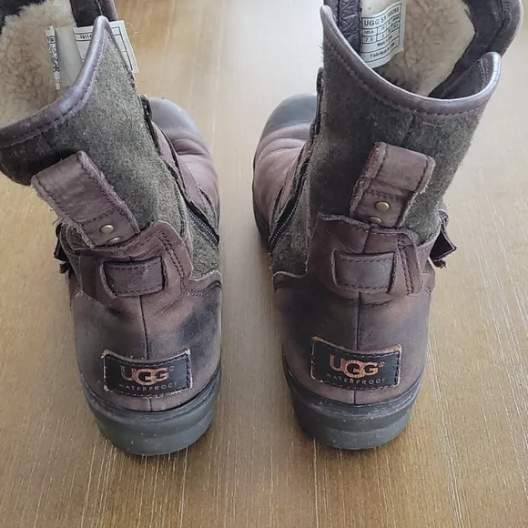 UGG  DISTRESSED LEATHER BOOTS