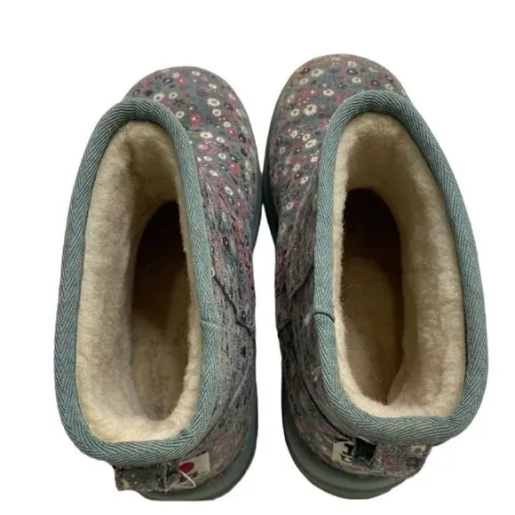 UGG Floral Print Gray Ankle Boots(Size 7)