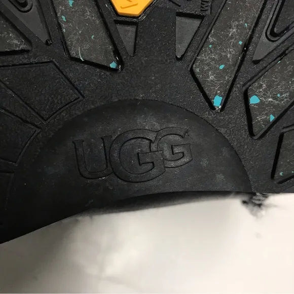 UGG FLUFF PUNK Boot black leather size 6
