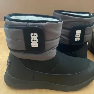 Ugg kid’s Unisex  Toty Weather Book