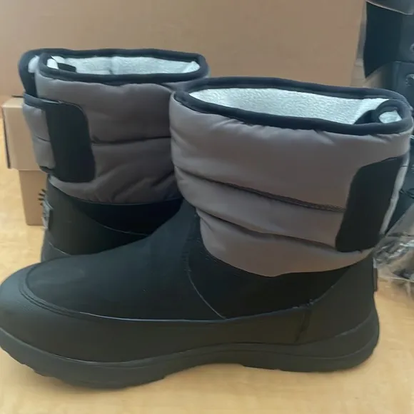 Ugg kid’s Unisex  Toty Weather Book