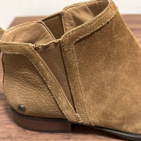 Ugg McClaire Chestnut Suede Ankle Boots. Size 9.