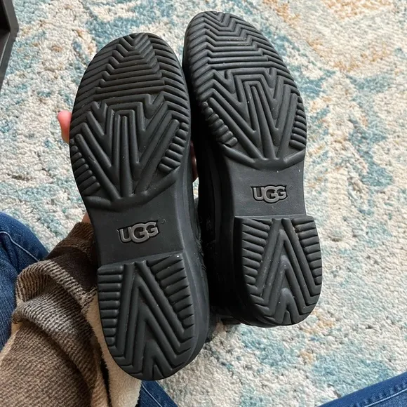 [UGG] Robbie Waterproof Boots- Size 9.5