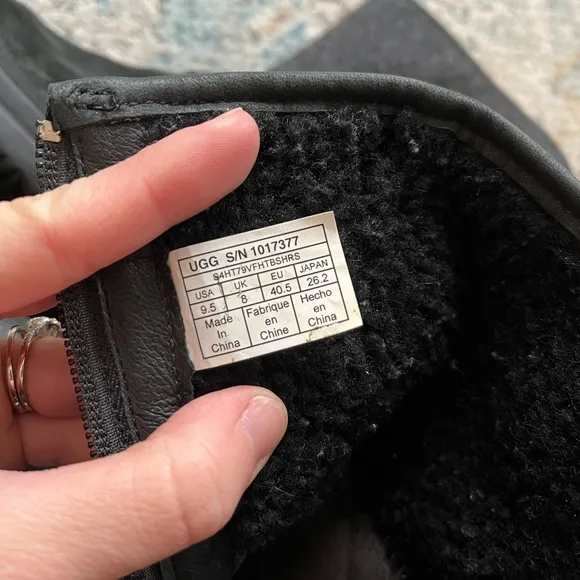 [UGG] Robbie Waterproof Boots- Size 9.5