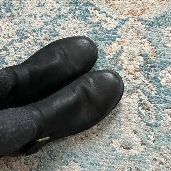 [UGG] Robbie Waterproof Boots- Size 9.5
