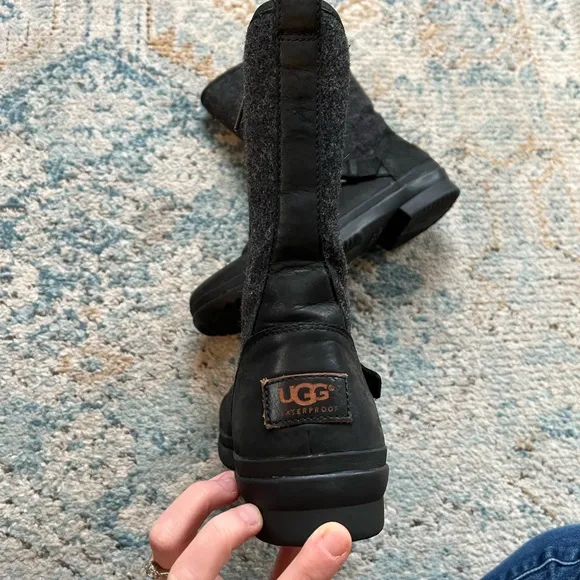 [UGG] Robbie Waterproof Boots- Size 9.5