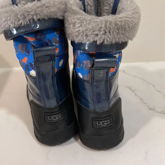 UGG snow boots unisex size 3 EUC
