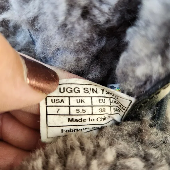 UGG Women's Adirondack Waterproof Black / Gray Winter Boots - Size 7