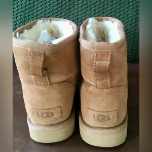 UGG Women’s Classic Mini Side Logo II Suede Ankle Boots, Chestnut; Size 7
