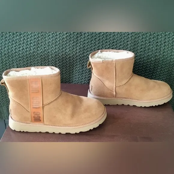 UGG Women’s Classic Mini Side Logo II Suede Ankle Boots, Chestnut; Size 7